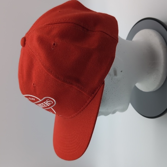 NFL| NWOT Vintage Tampa Bay Buccaneers Red Sports Cap Snap Back Green Brim - Picture 6 of 12